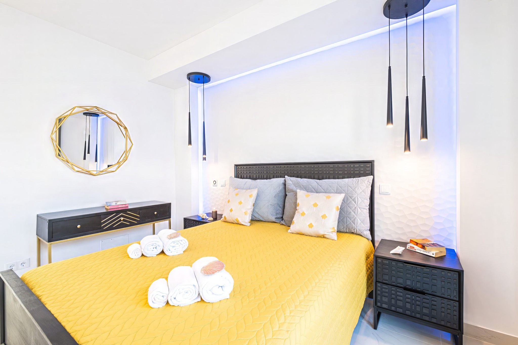 Boa Vida bedroom yellow