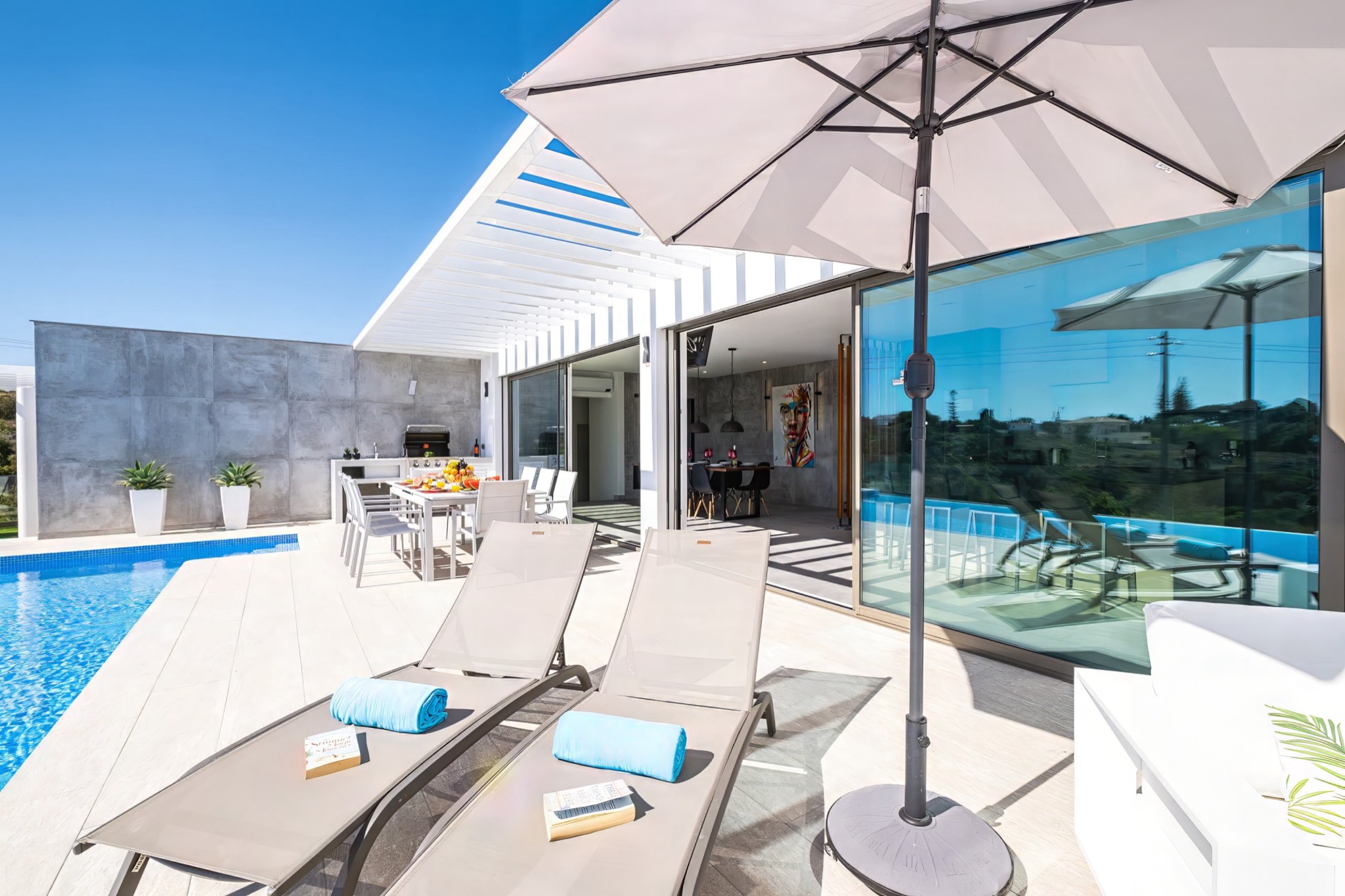 Boa Vida pool deck
