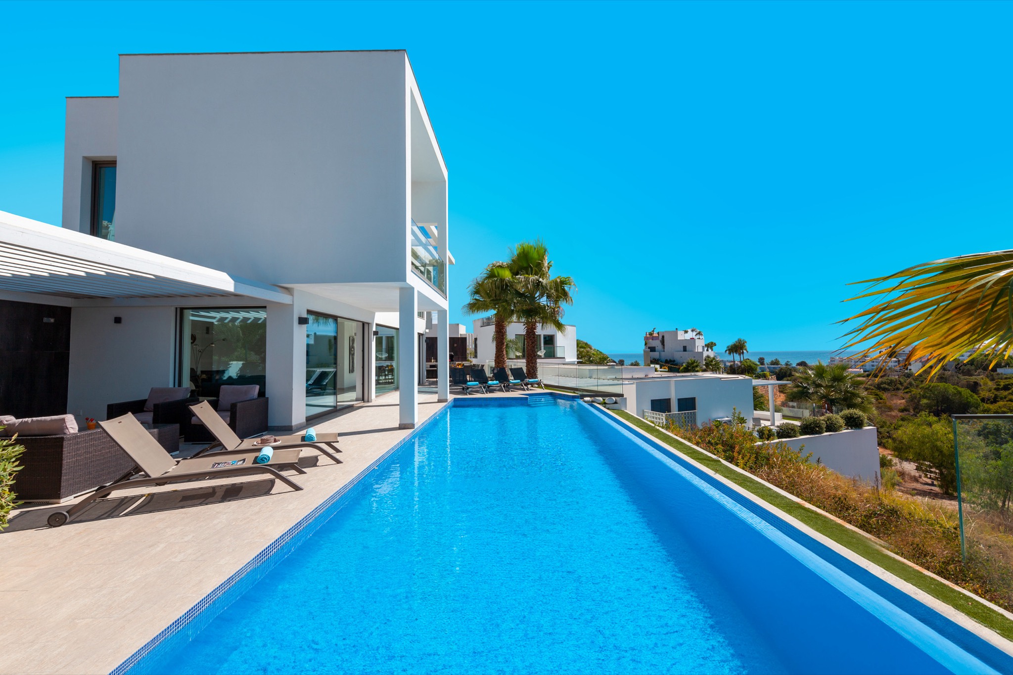 Catalina exterior & pool